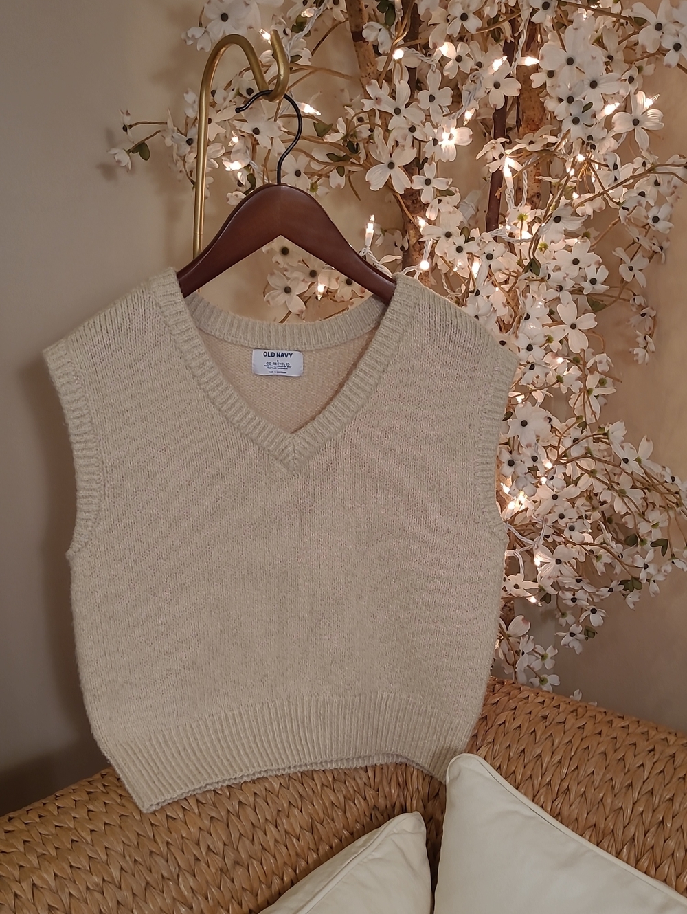 Old Navy Cream Sleeveless Sweater